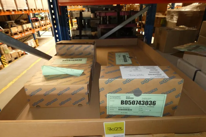Konvolut Material Shaft B0140 Umfang: Palette mit Inhalt